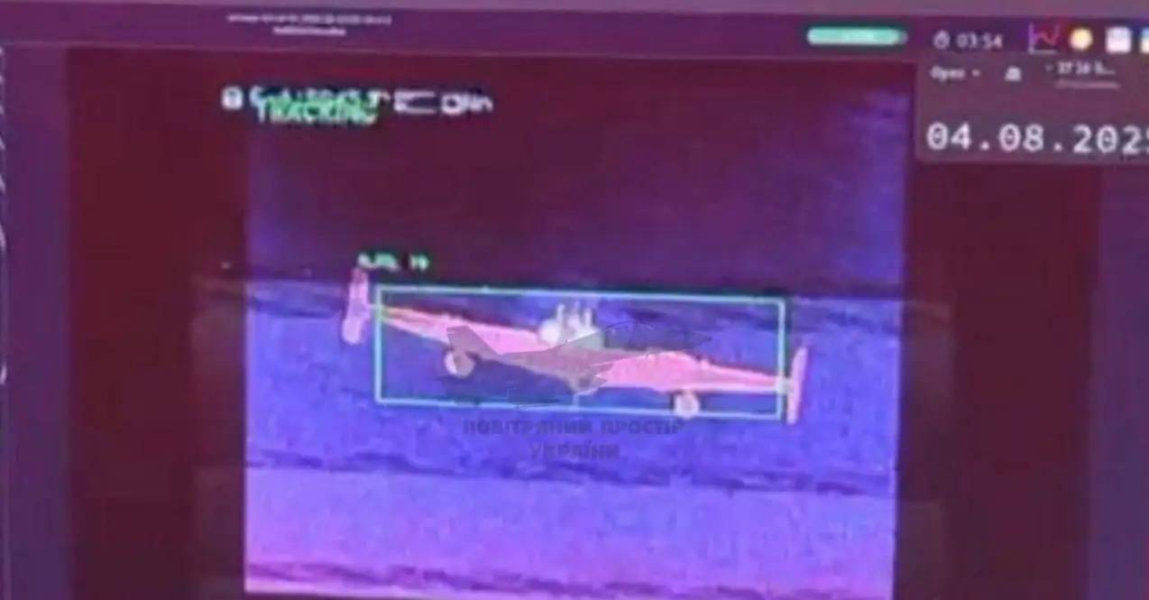 正面交战太呆板，俄军开窍了：1400公斤炸药轰炸，早就该打火车站