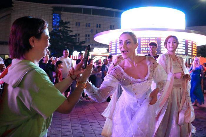 氛围感拉满!体验超棒!市民游客齐赞第35届青岛国际啤酒节崂山会场