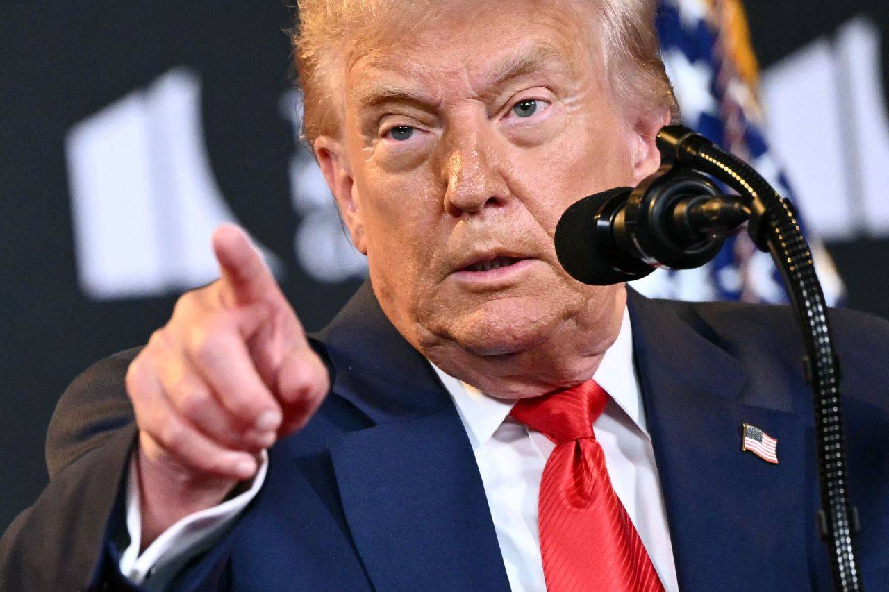 马克龙:特朗普称乌克兰领土问题只能由其领导人来谈判