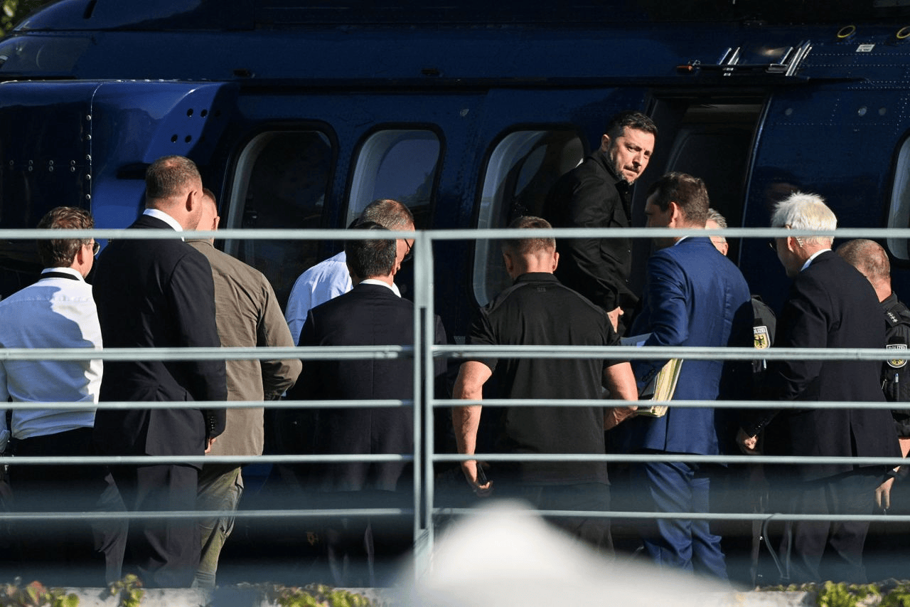 马克龙:特朗普称乌克兰领土问题只能由其领导人来谈判