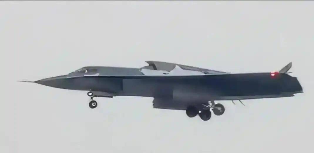 战斗机体型再突破,歼 - 41 庞大身姿极具未来感,堪称 “空中堡垒”