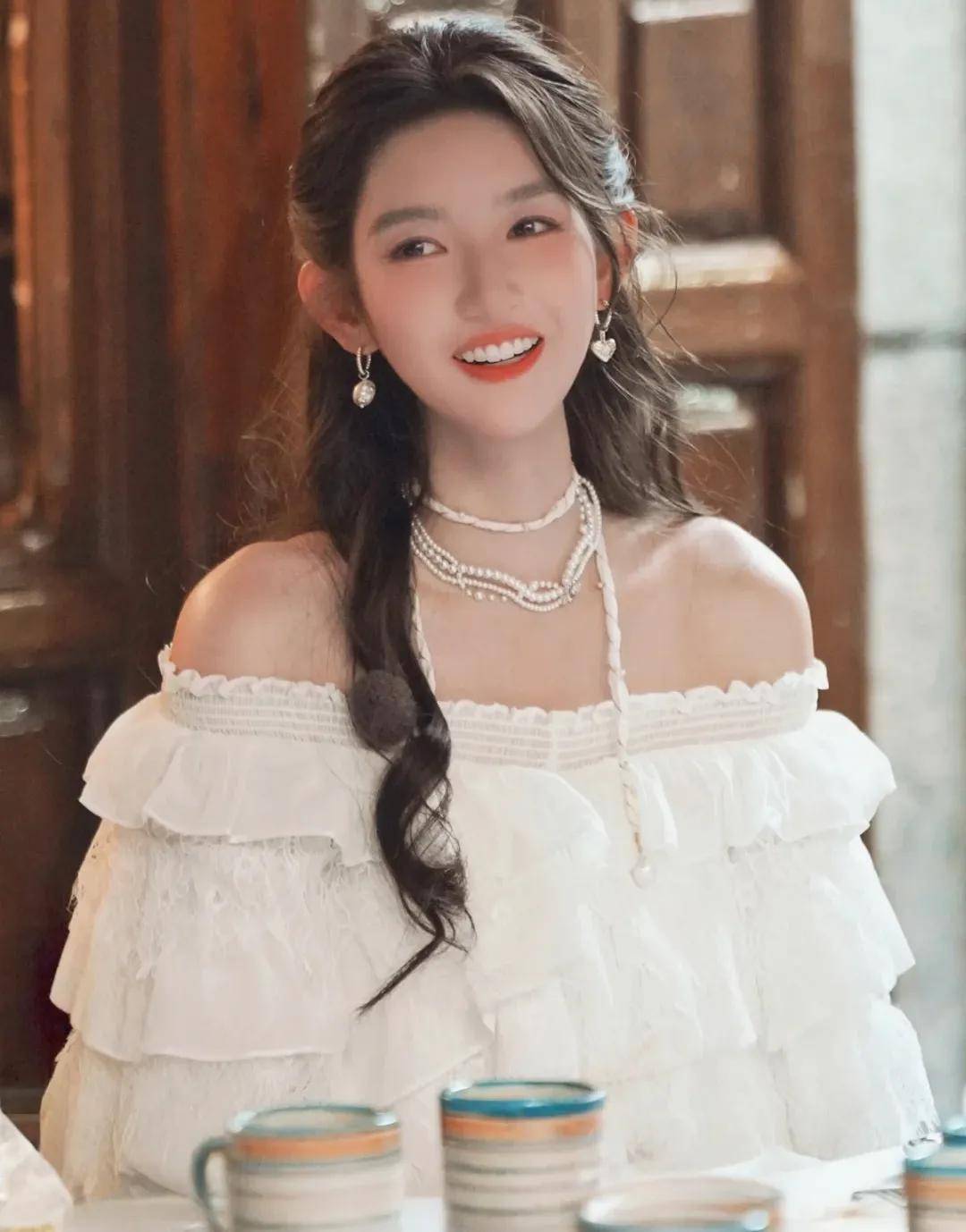 “耿直”的95小花王玉雯火了,被评“活人感好重”