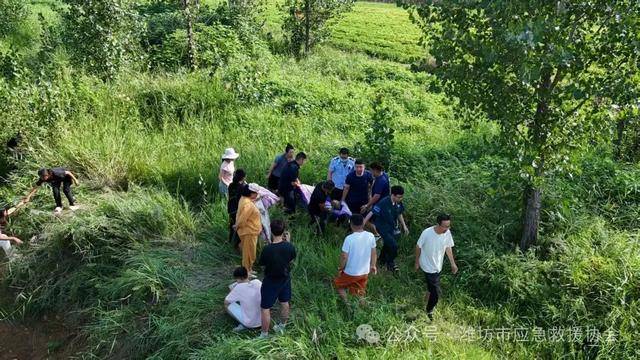 高密一老太走失三天四夜 泥坑中被发现