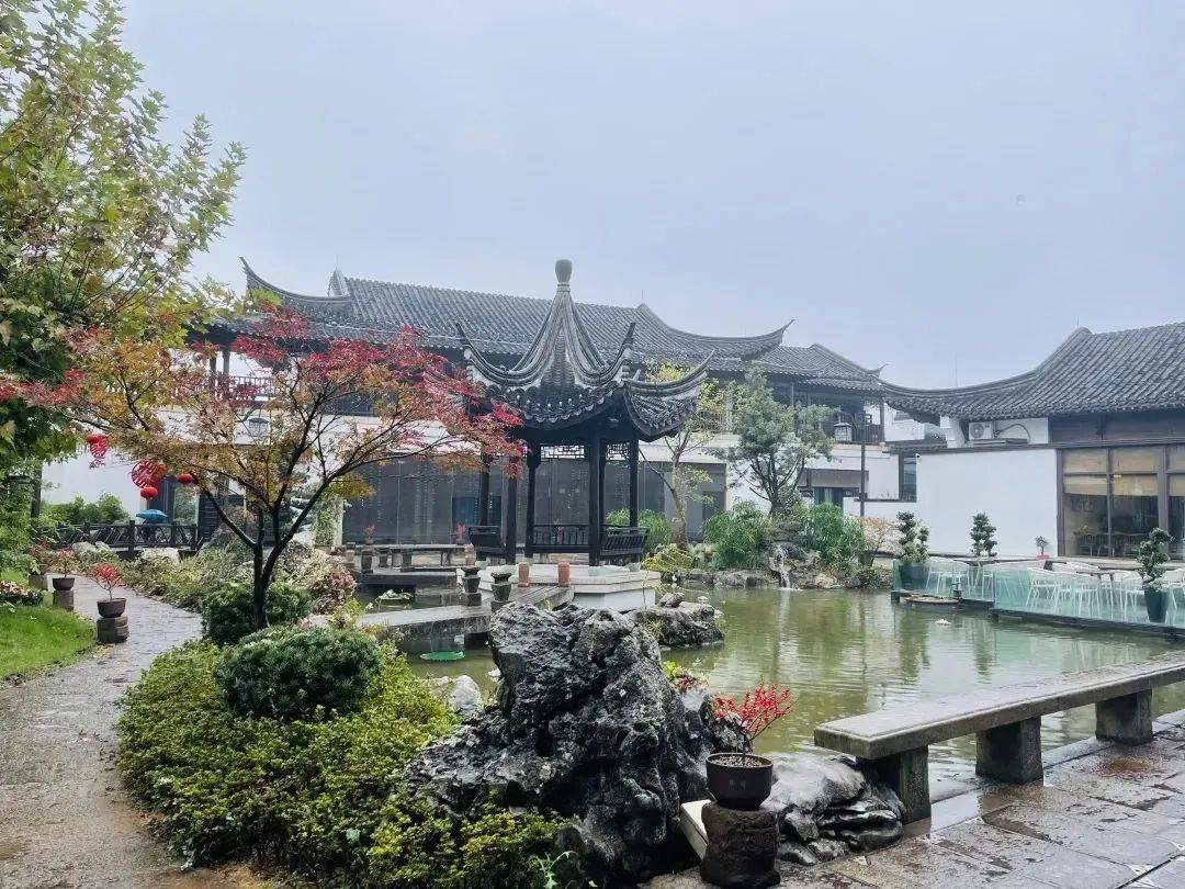 入住酒店遛弯时竟发现千年古墓,未提前告知消费者构成侵权吗?律师解读→