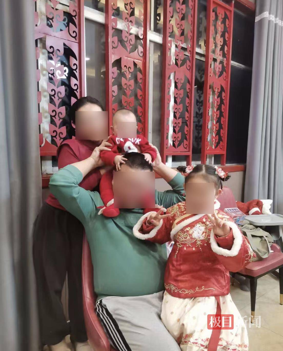 一家四口自驾遇落石36岁男子被砸身亡，两天后是他小女儿2周岁生日，死者父母：再也见不到儿子儿媳一同回家