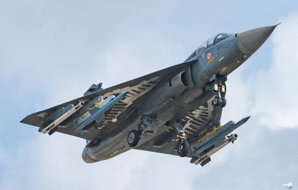 购买新预警机、新战斗机、引进法国发动机……印度空军着急了？