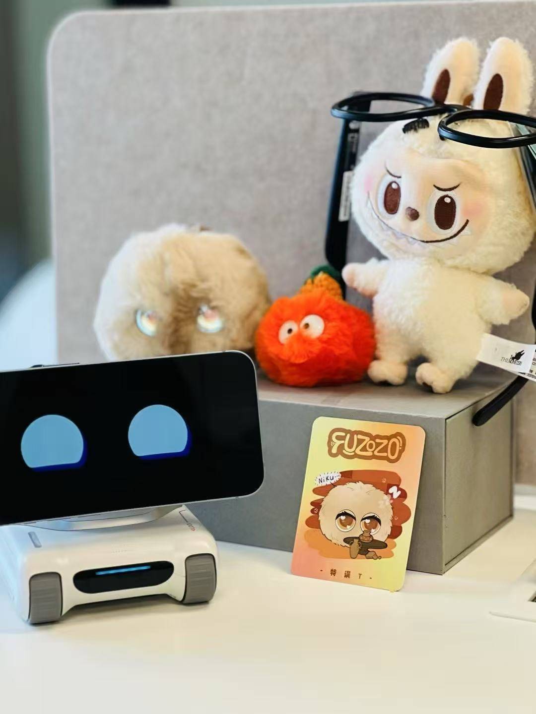 从 1299 元 “桌宠” 到百万 “人形管家”:消费级机器人摆上货架,谁在真买单?