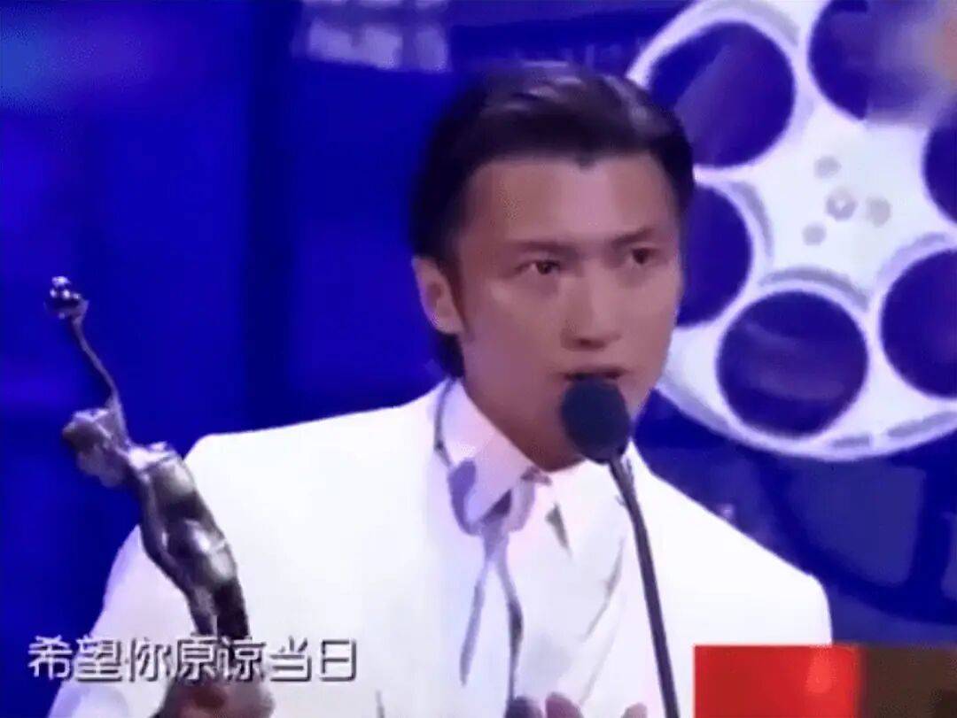 考古|89岁谢贤现身依旧时髦!与小49岁女友分手后开搞事业,疑已交代后事的他太潇洒