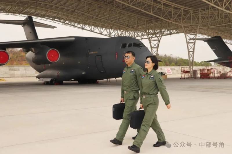 运油-20A女机长刷屏,她是谁?