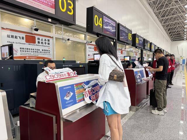 国产飞机C909首条地区航线开通，首航澳门每周三班