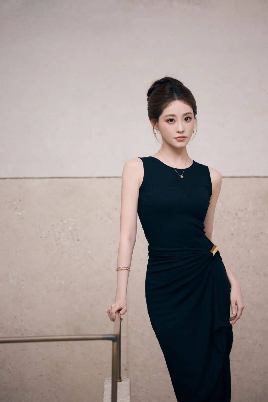 女演员祝绪丹发文道歉：我真的要把手剁了！以后一定用小号刷视频！