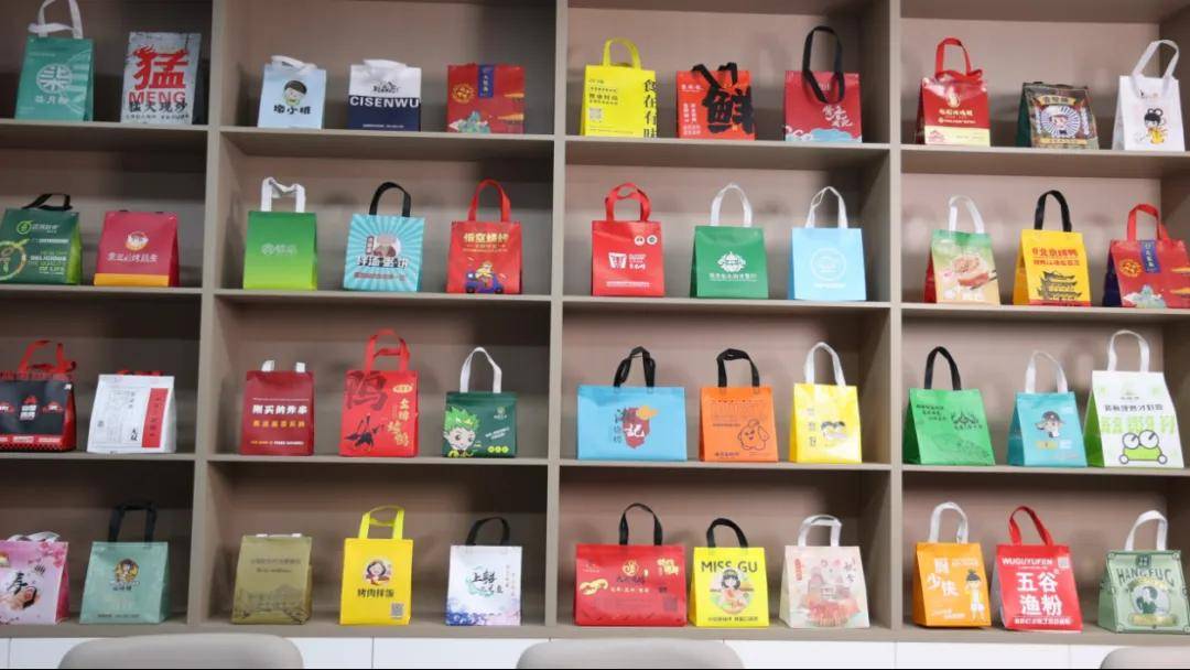 温州老板卖几毛钱小东西，从4人团队干到年销过亿