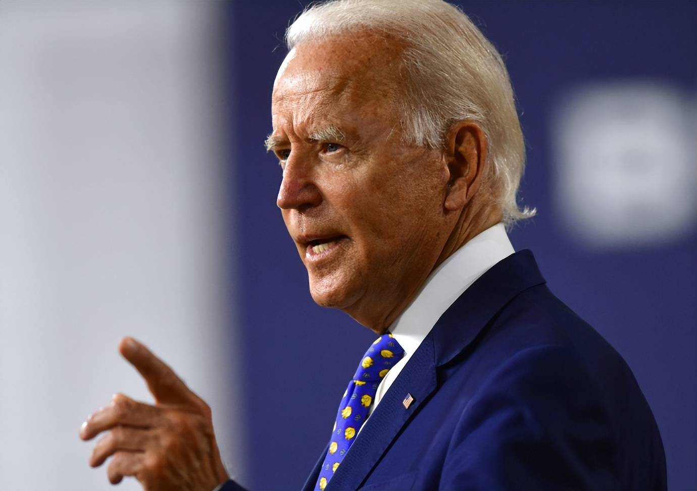 美贵客在北京入座,王毅2字定位中美关系,不是对手,更不是敌人