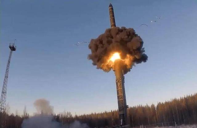 战斧将到手,泽连斯基信心大增!普京有求于中朝伊,要打响保卫战?