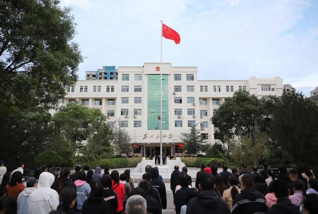 “一家几口都是公务员”,人口小县财政供养入不敷出!副部级退休官员建议按比例削减公务人员!