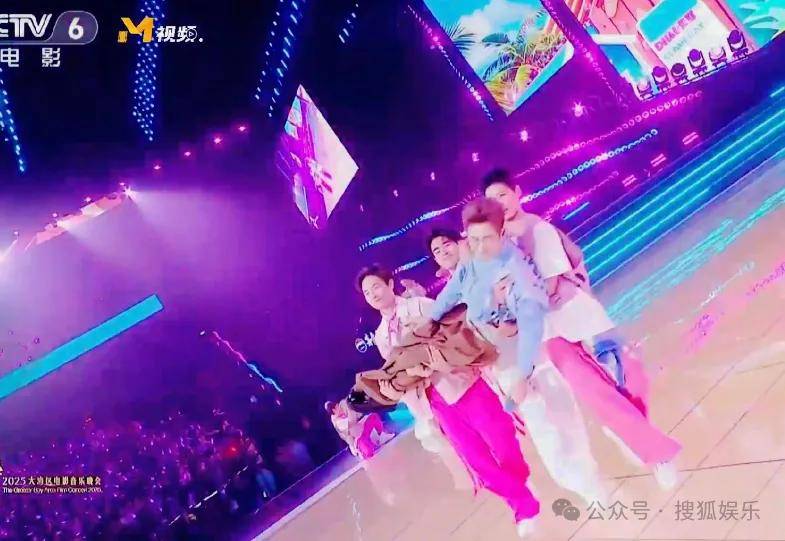 这场晚会台下简直是追星现场,名场面太多了吧?