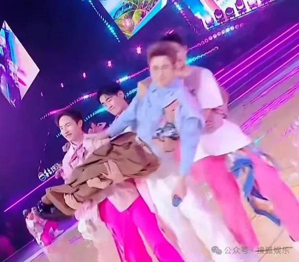 这场晚会台下简直是追星现场,名场面太多了吧?