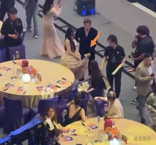 这场晚会台下简直是追星现场,名场面太多了吧?