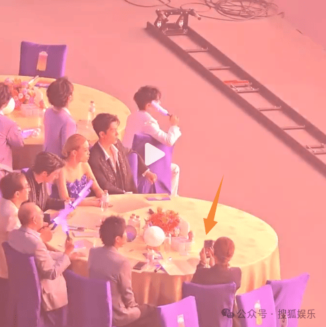 这场晚会台下简直是追星现场,名场面太多了吧?