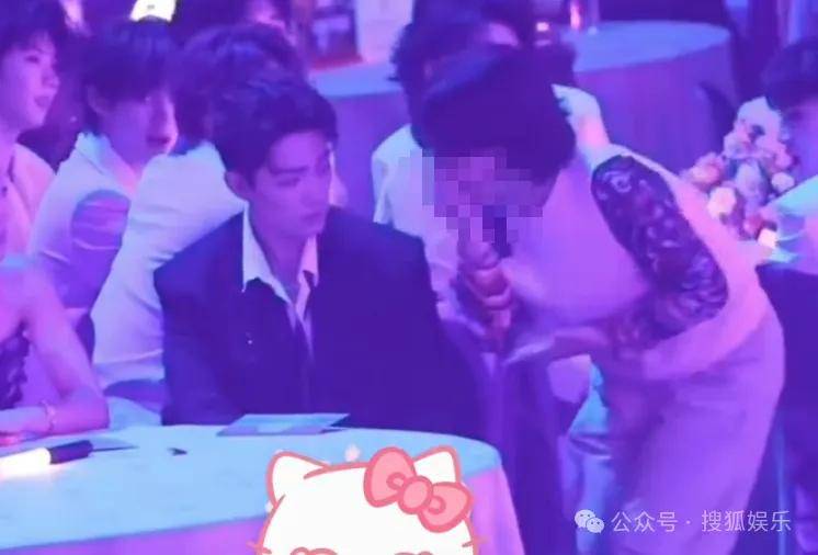 这场晚会台下简直是追星现场,名场面太多了吧?