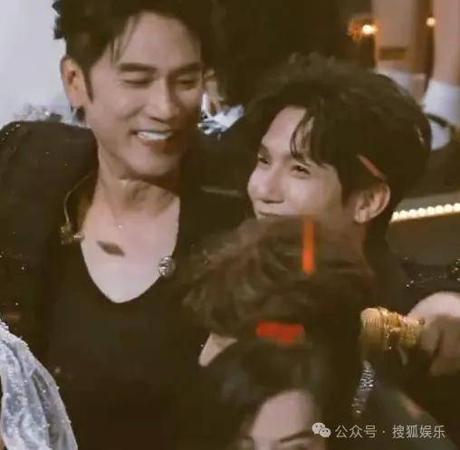 这场晚会台下简直是追星现场,名场面太多了吧?