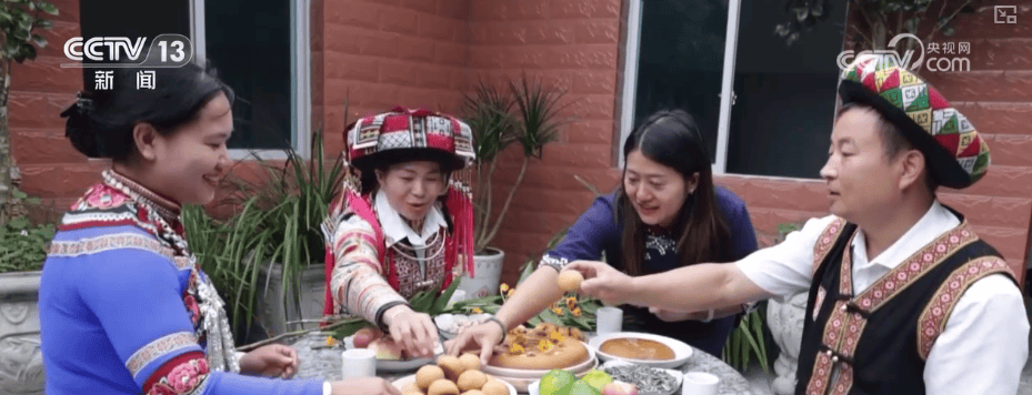 特色月饼玩转“跨界”创新 给节日消费添“新”意激活经济“新”热力