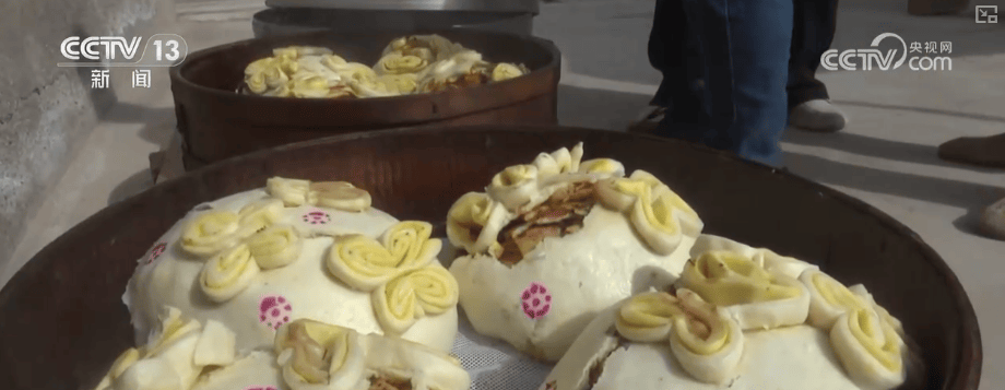 特色月饼玩转“跨界”创新 给节日消费添“新”意激活经济“新”热力