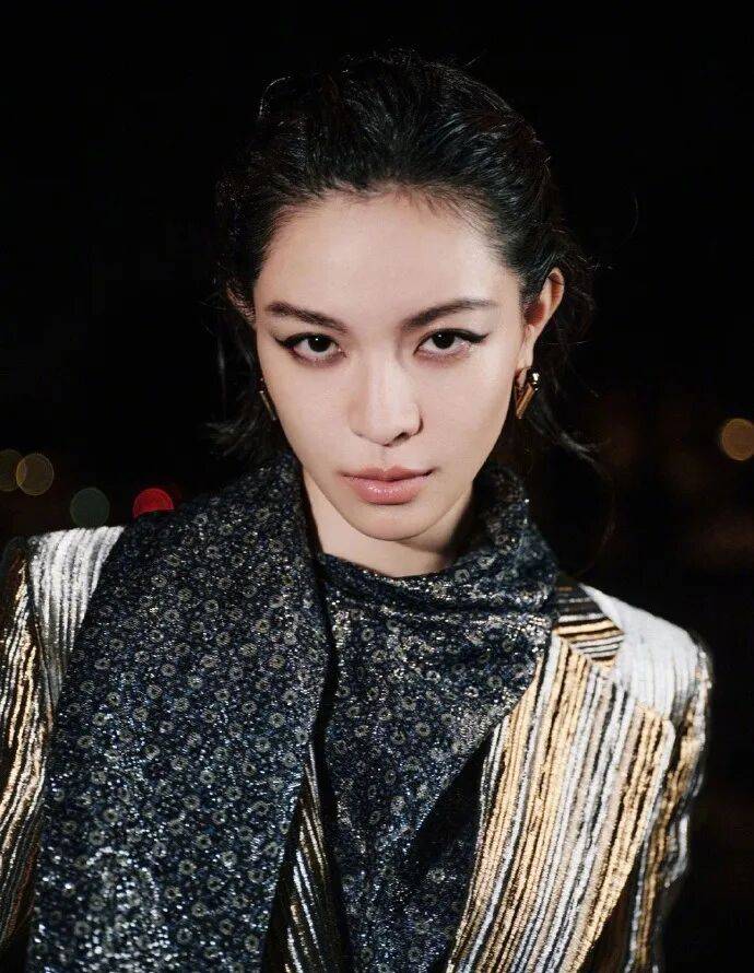 时装周上的女明星，秋冬氛围感一键封顶！