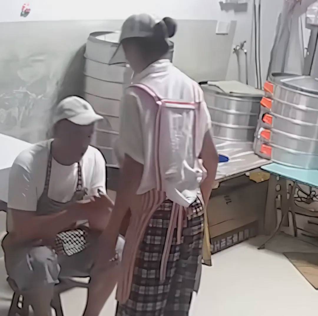 妻子抄起20斤油桶砸老公，“晚10秒，后果不堪设想……”