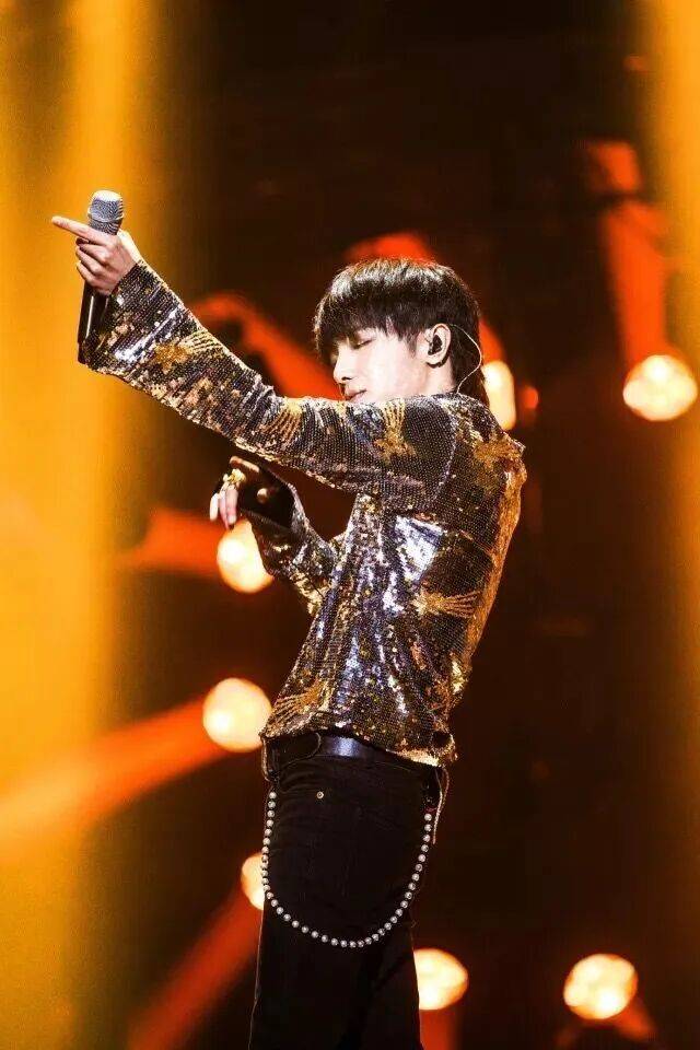 华晨宇演唱会 “活捉黄牛”，粉丝直呼：“干得漂亮”！