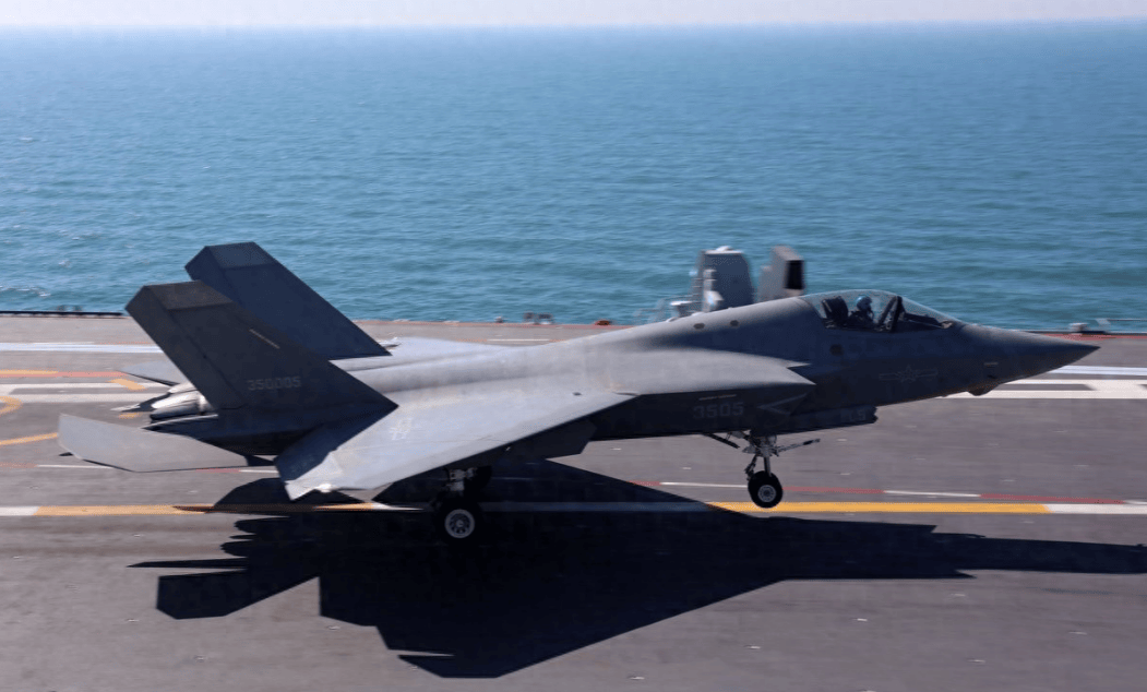 福建舰电弹歼-35后，美国人很会自我安慰：幸好我们蒸汽弹射还是第一