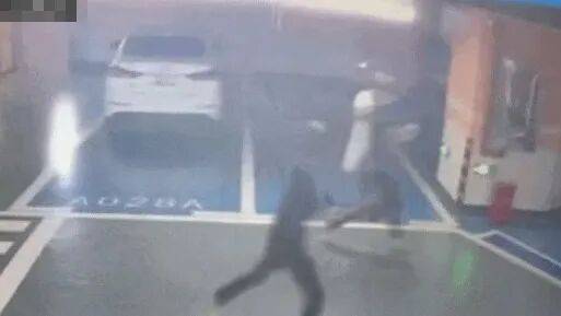 3名男子偷迈巴赫连夜跨省逃窜,监控拍下“兴奋得手舞足蹈”!