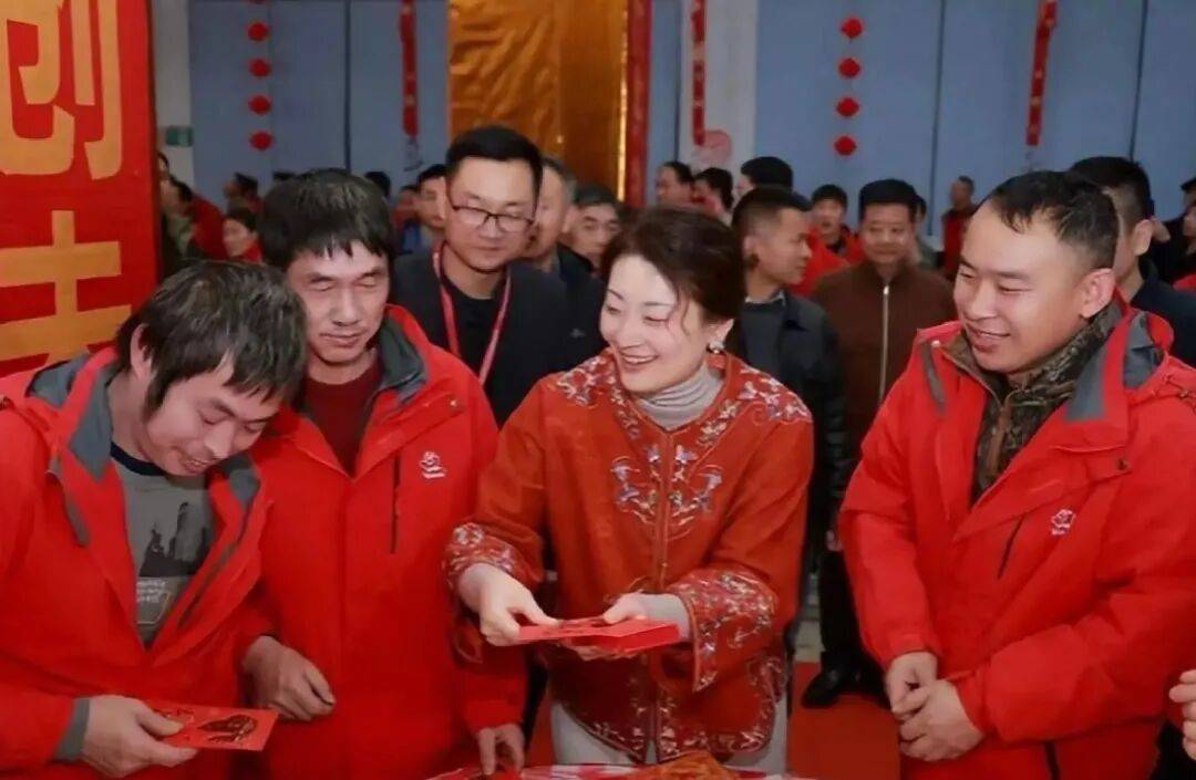 娃哈哈“内战”打到了最残酷的时候,宗馥莉这次腹背受敌