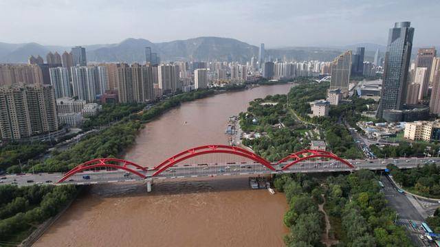 领航定向驾驭发展全局——习近平经济思想引领新时代经济工作述评之一