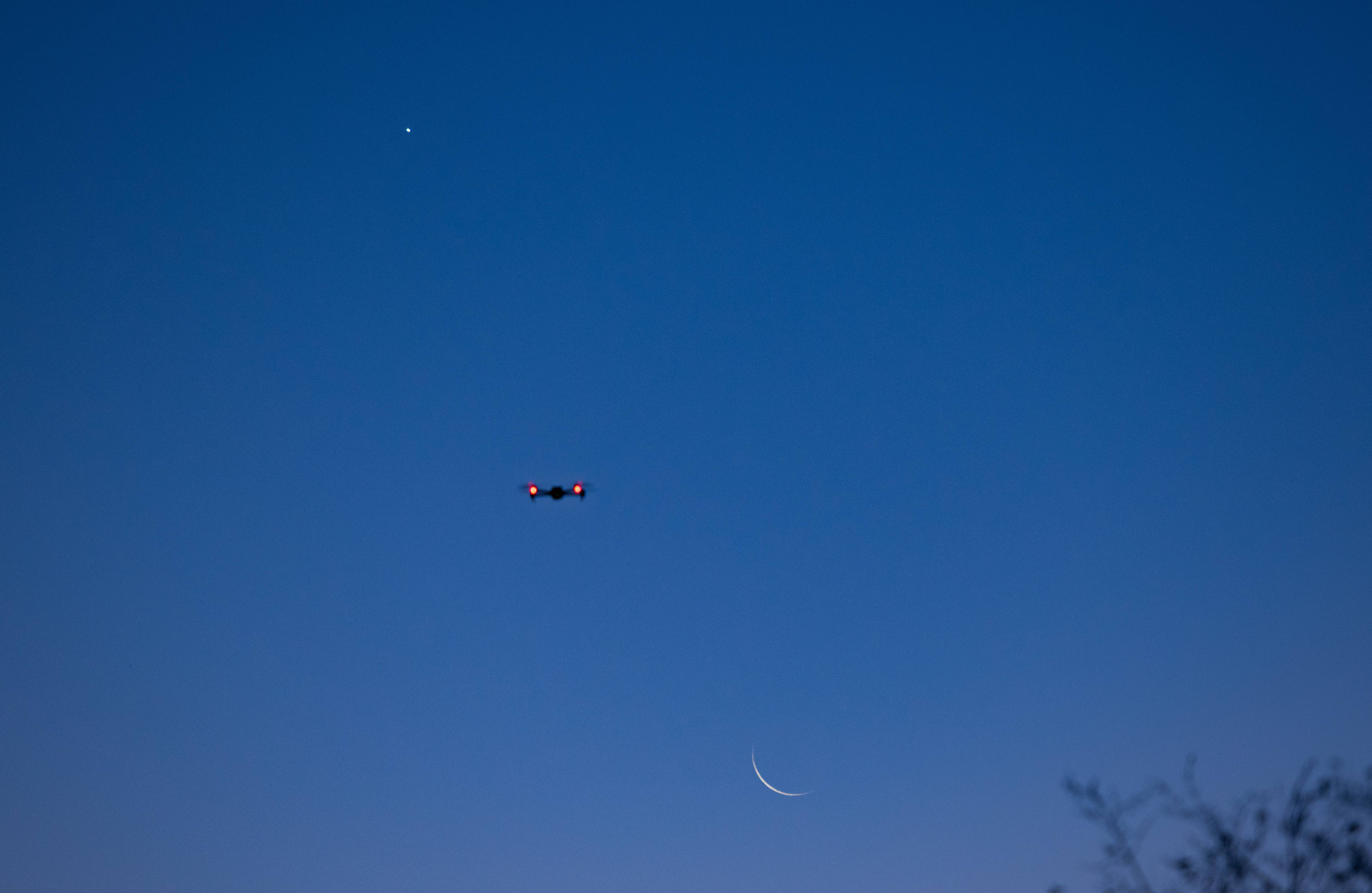 星空相册|启明星伴月现身天宇#