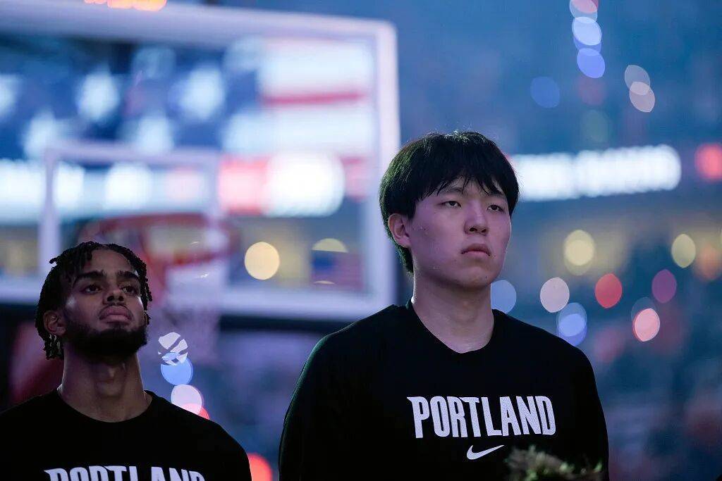 上场5分钟,得2分,1个篮板,杨瀚森体验NBA万事开头难